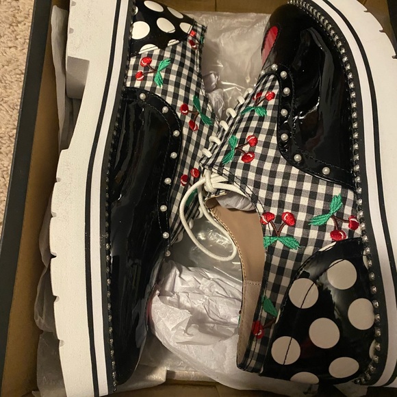 Betsey Johnson Abbott Black and White Heart and cherries oxfords - Picture 2 of 8